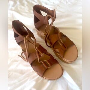 Size 7.5 woman’s brown Sorel platform lace up sandals